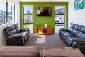 Large Family Home Near The Landing